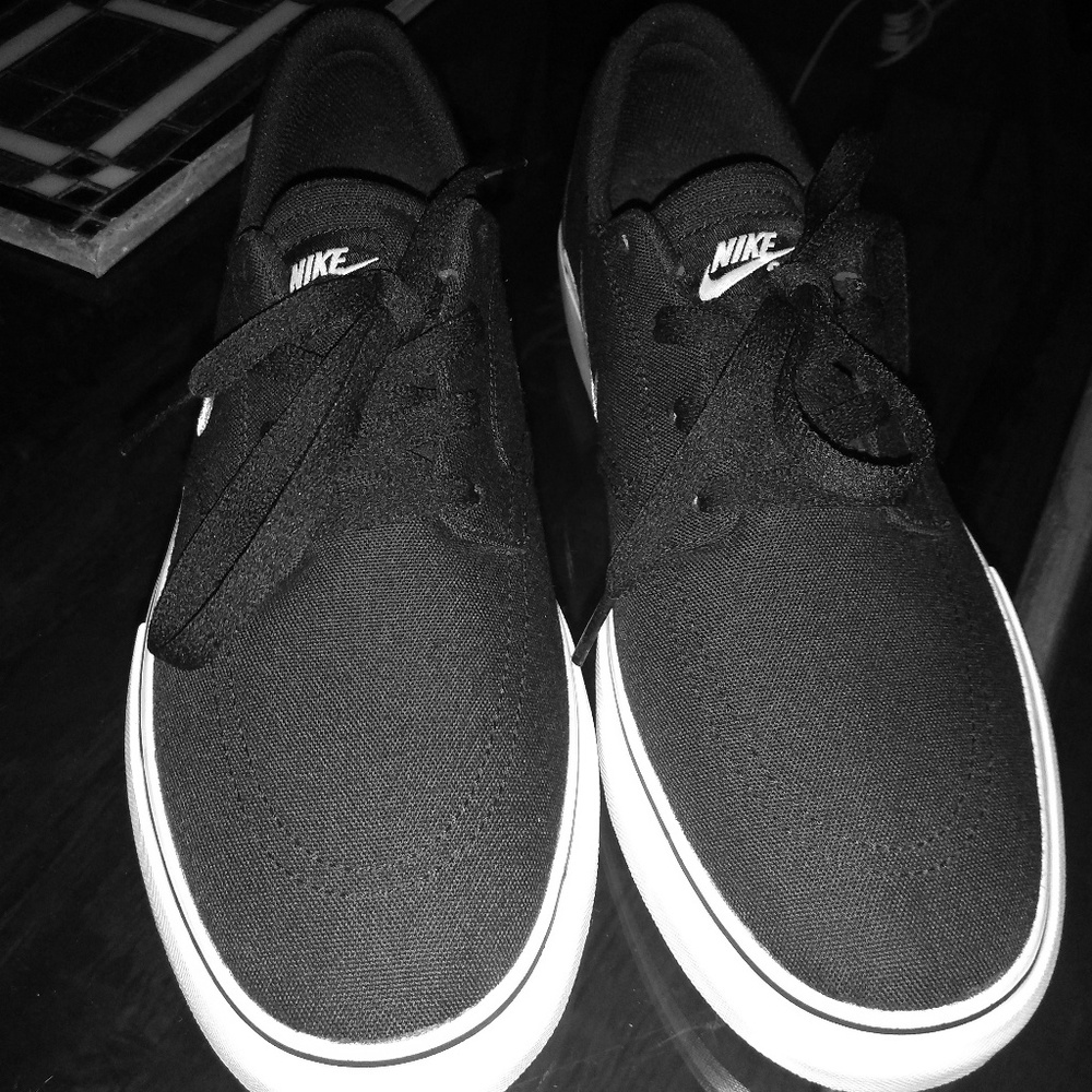 Mens Nike SB Clutch NWOT